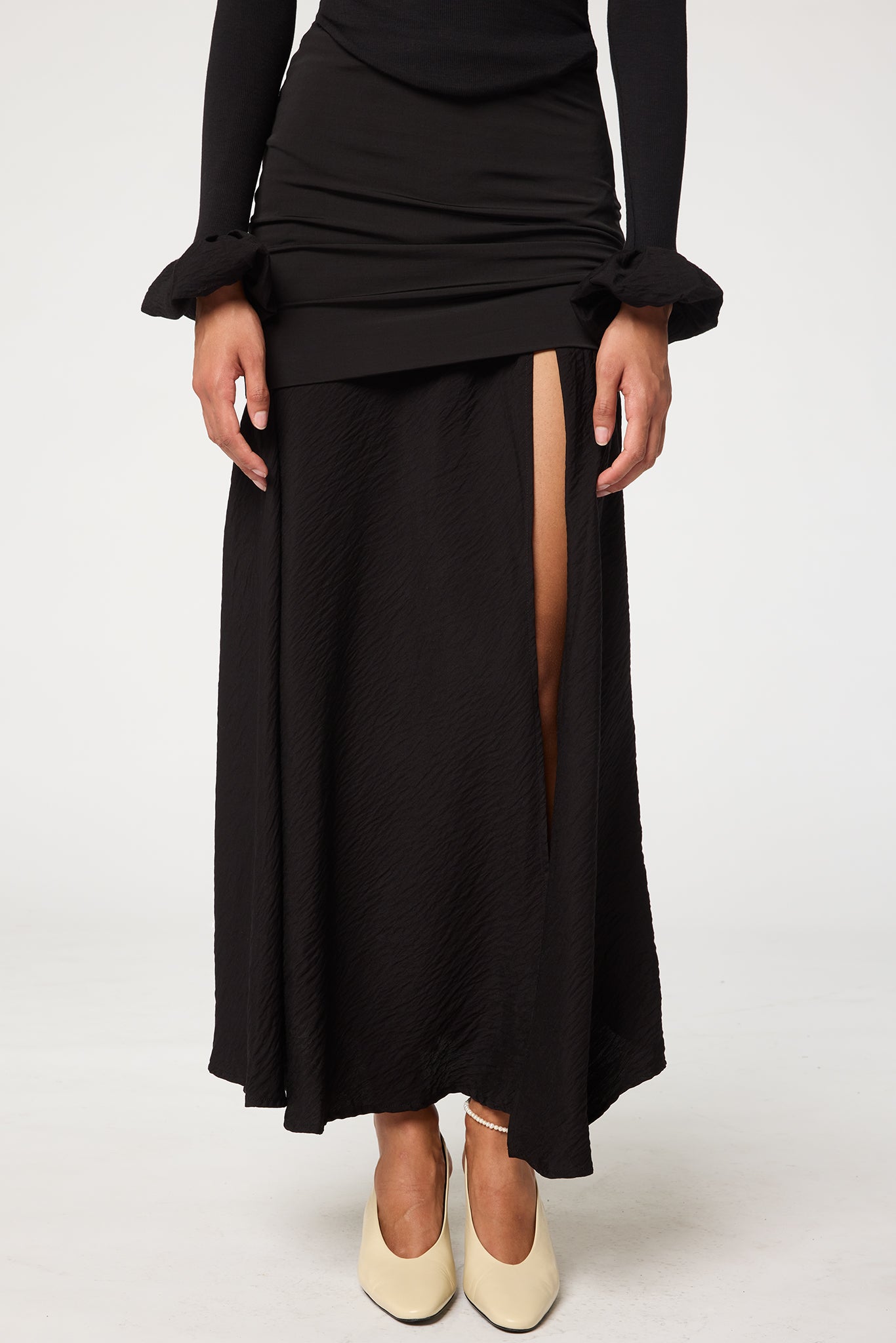 THELINEBYK_MARI_BLACK_FRT_2_20
