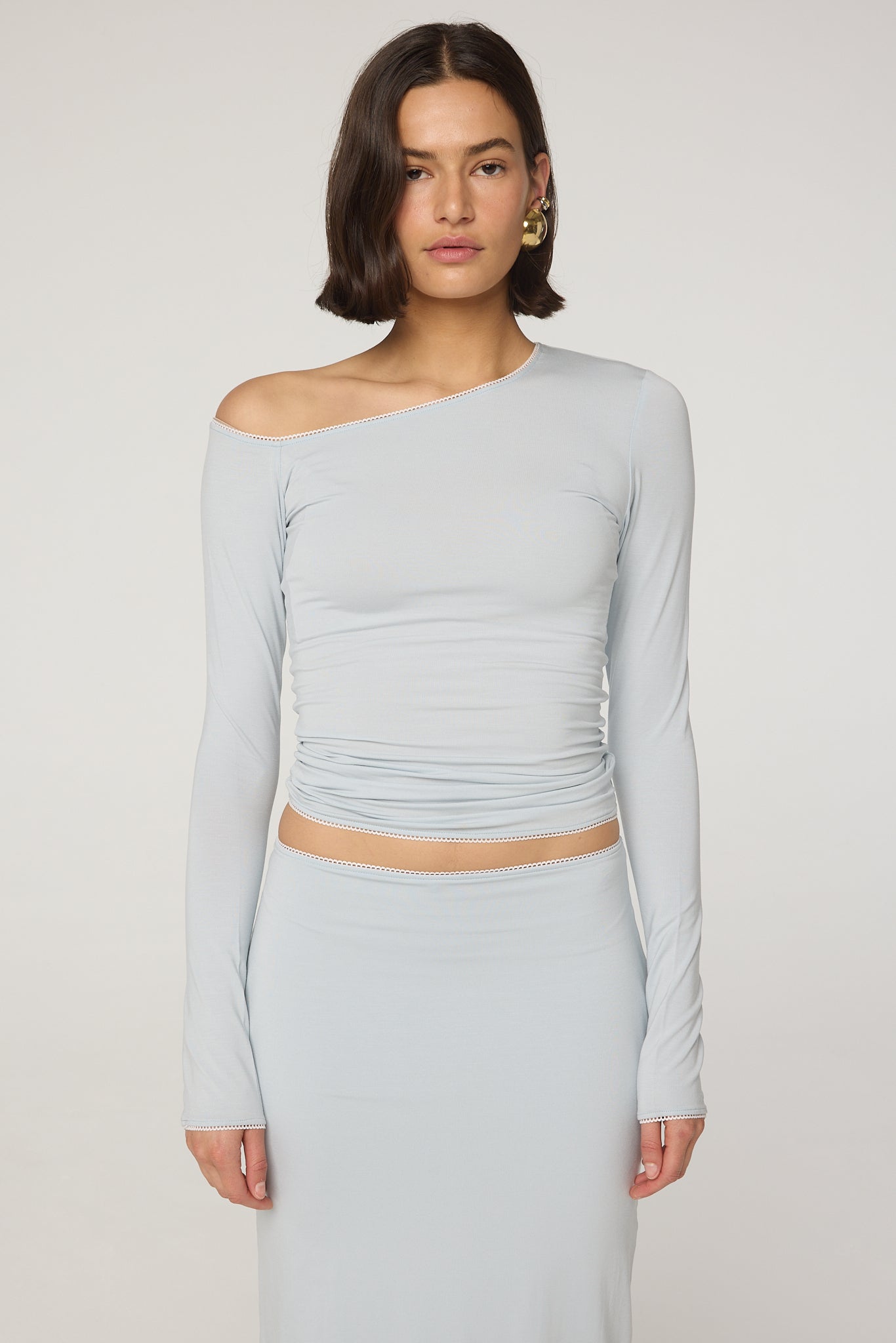 トップス K selvie-top-black-the-line-by-k