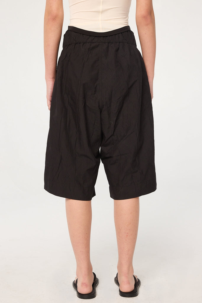 ESSEX SHORT BLACK - The Line by K