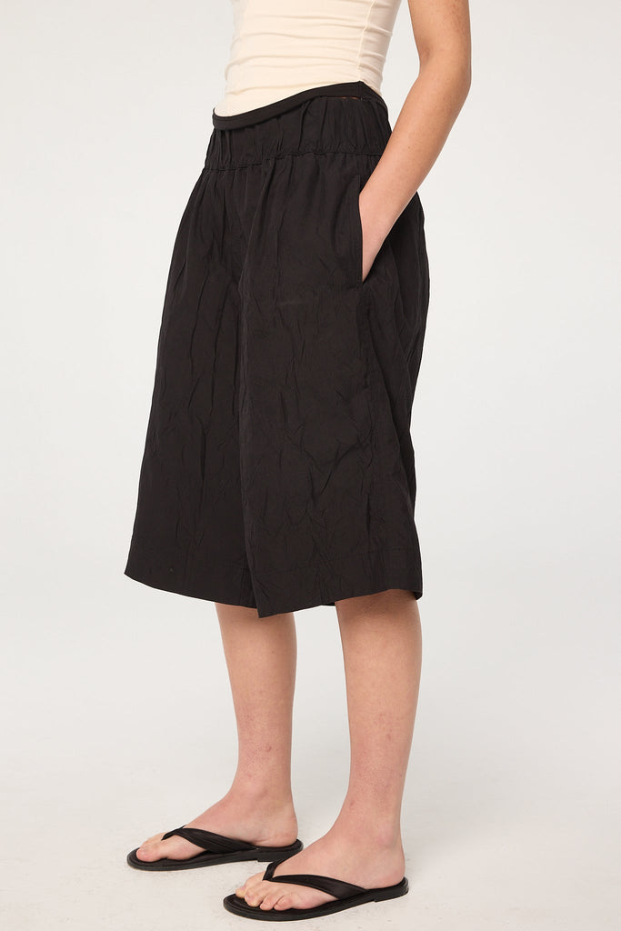 ESSEX SHORT BLACK - The Line by K