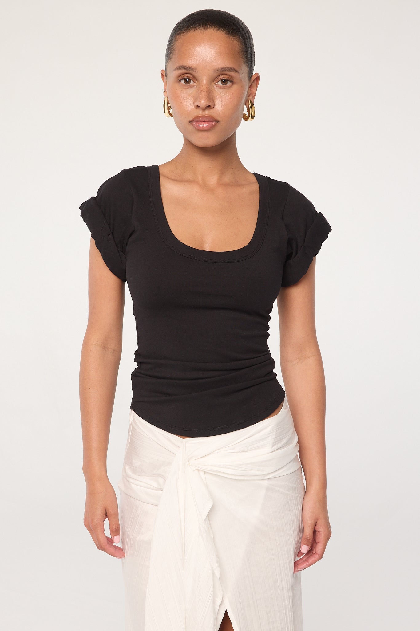 トップス maya Maya - Black Scoop Neck T-Shirt | The Line by K