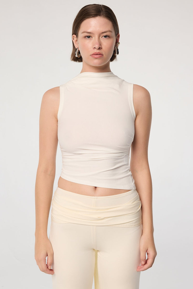 新品・未使用【OMMO】タンクトップ ASYMME TUCK KT TOP 白 新品・未使用【OMMO】タンクトップ ASYMME TUCK KT TOP 白 【公式通販】